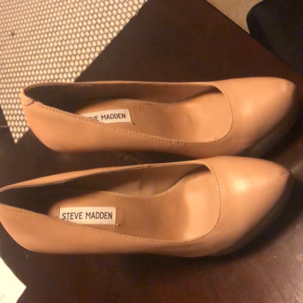 Steve Madden tan platform heels